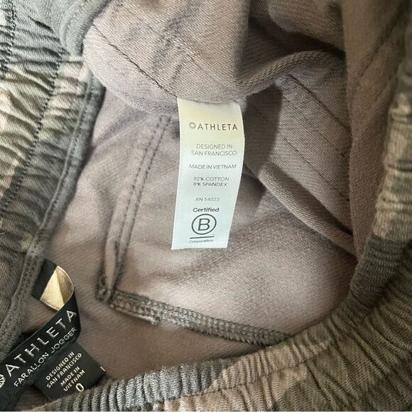 Athleta Camo Farallon‎ Jogger Pants Green Pull On Pockets size 0 - Picture 14 of 14
